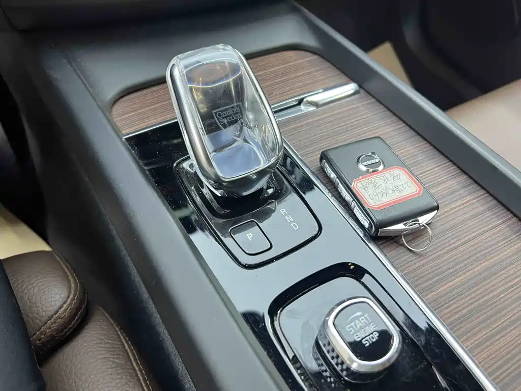 Volvo XC60 2022 T8 Luxury