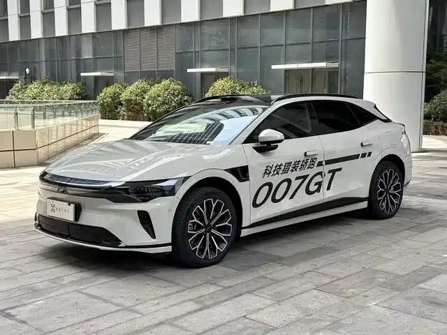 2025 Zeekr 007