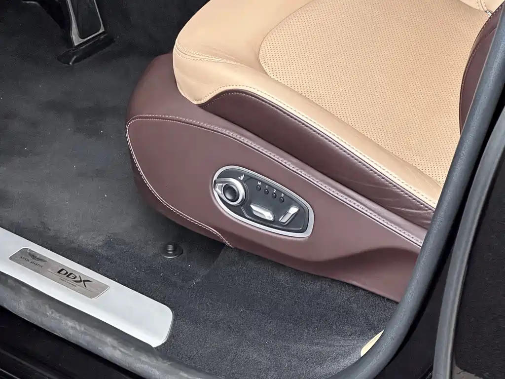 Aston Martin DBX — миниатюра 27