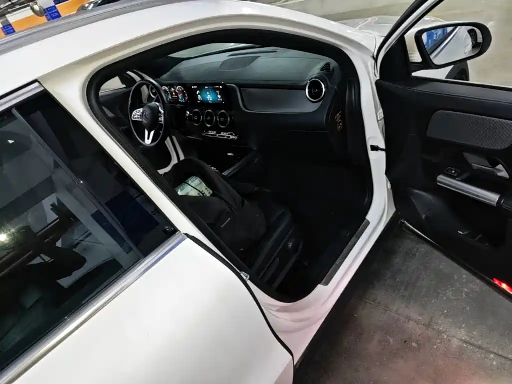 Mercedes-Benz GLA — миниатюра 9