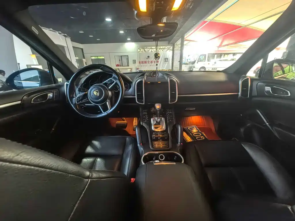 Porsche Cayenne — миниатюра 5