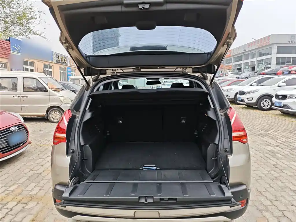 Peugeot 3008 2015 2.0L AT