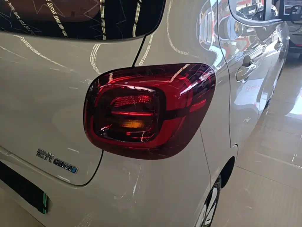 Wuling MINIEV — миниатюра 8