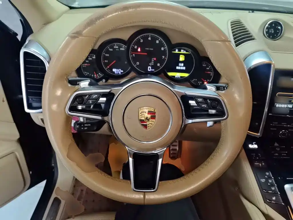 Porsche Cayenne — миниатюра 11
