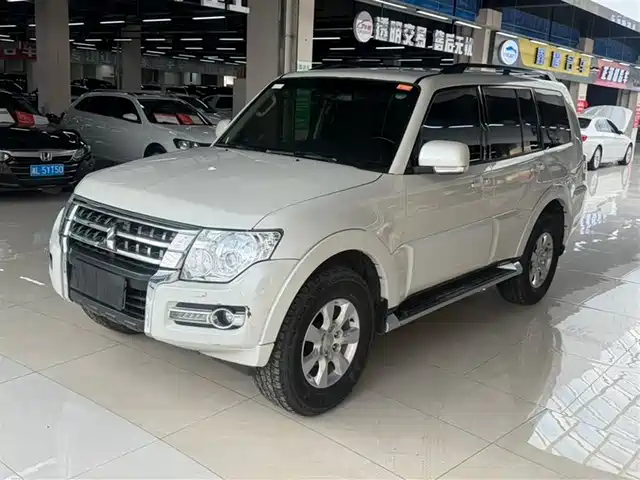 mitsubishi pajero
