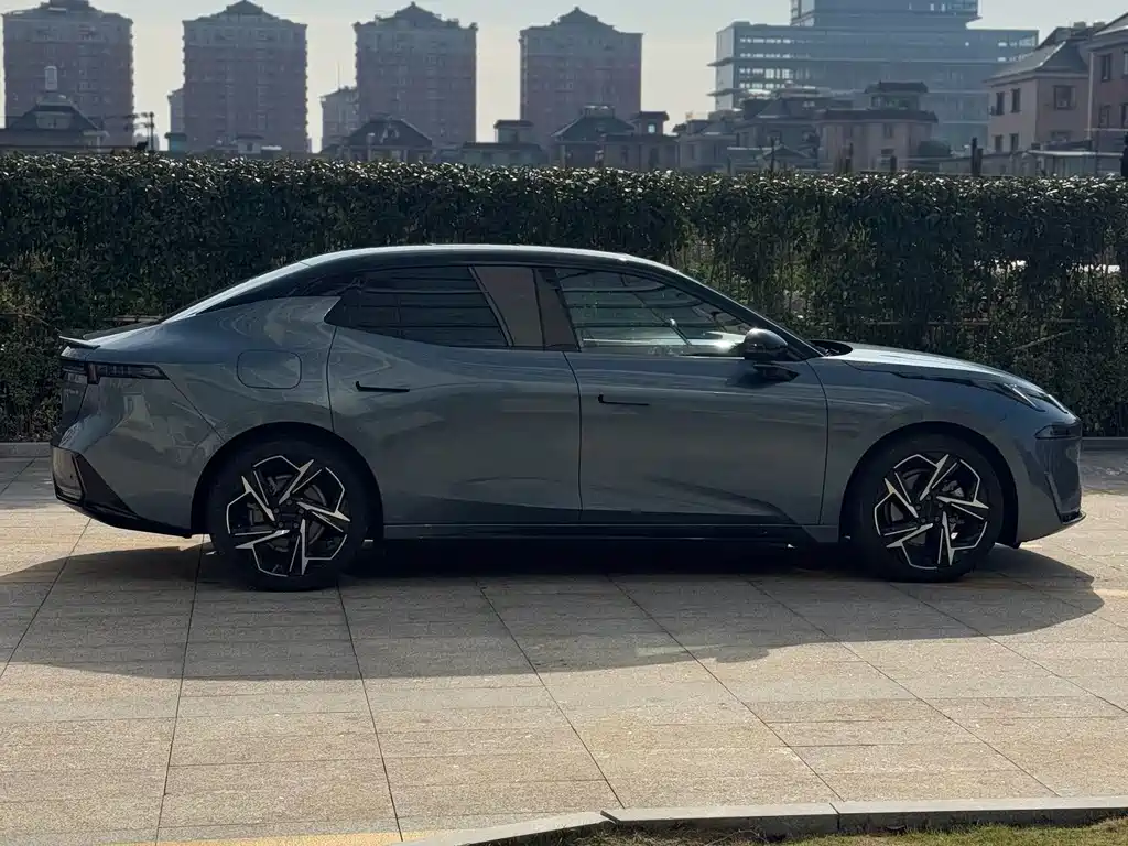 Lynk & Co 07 EM-P — миниатюра 22