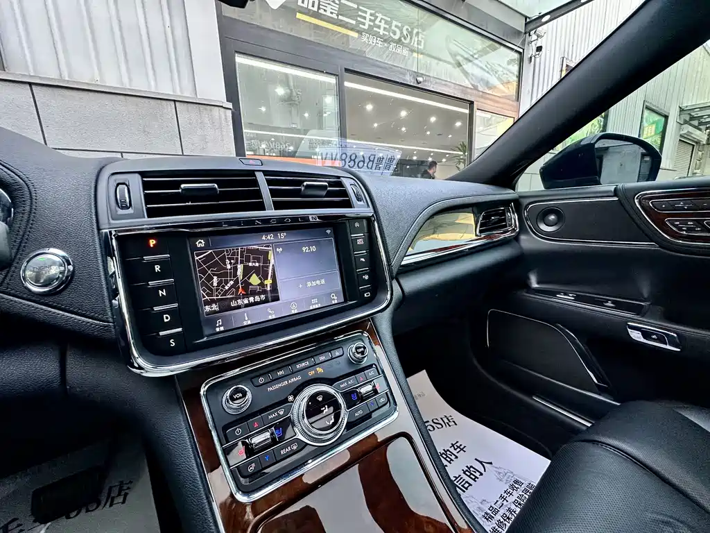 Lincoln Continental — миниатюра 9