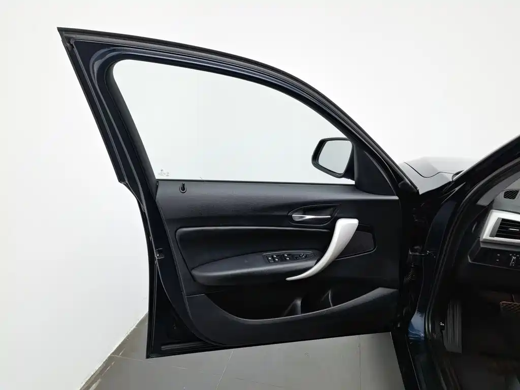 BMW 1 Series (Import) — миниатюра 8