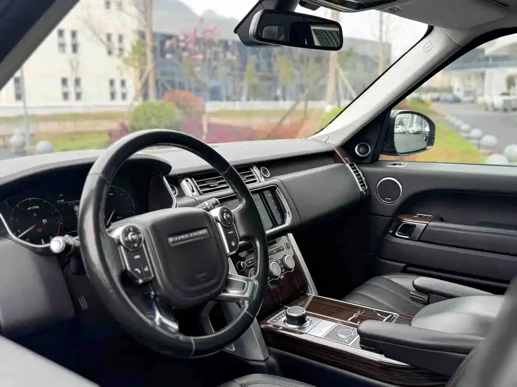 Land Rover Range Rover — миниатюра 8