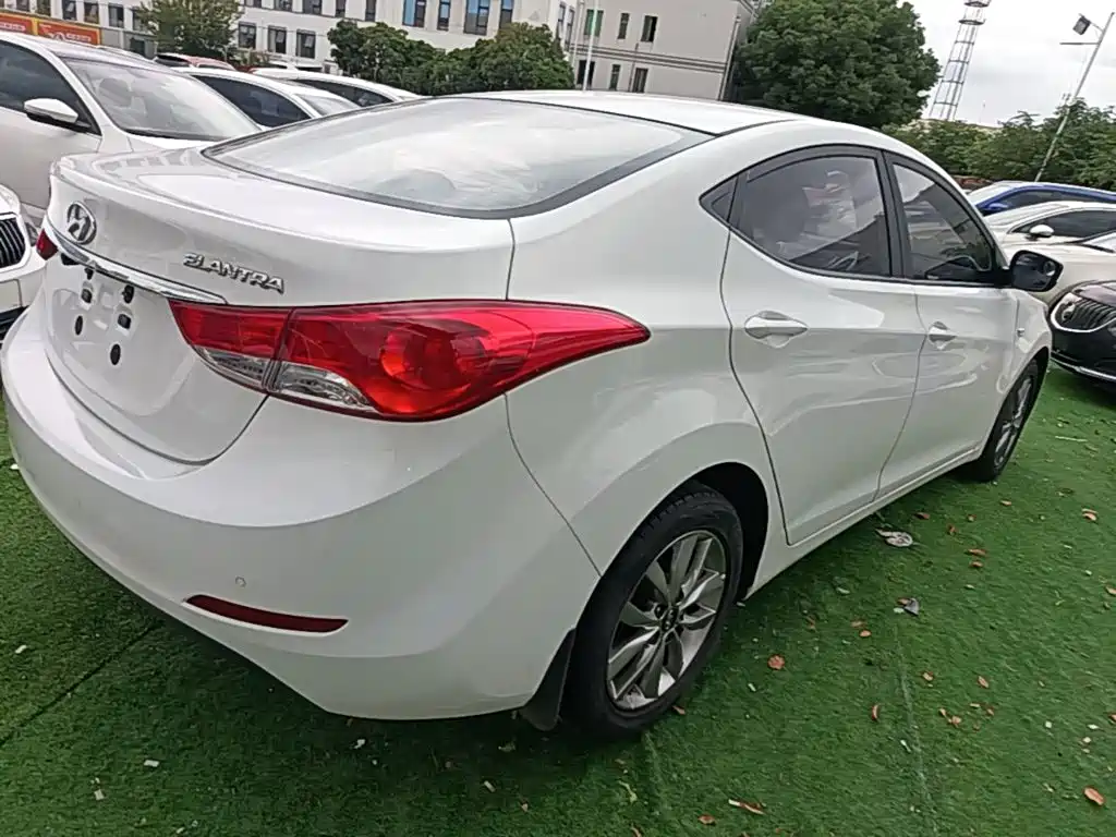 Hyundai Elantra Langdong — миниатюра 7