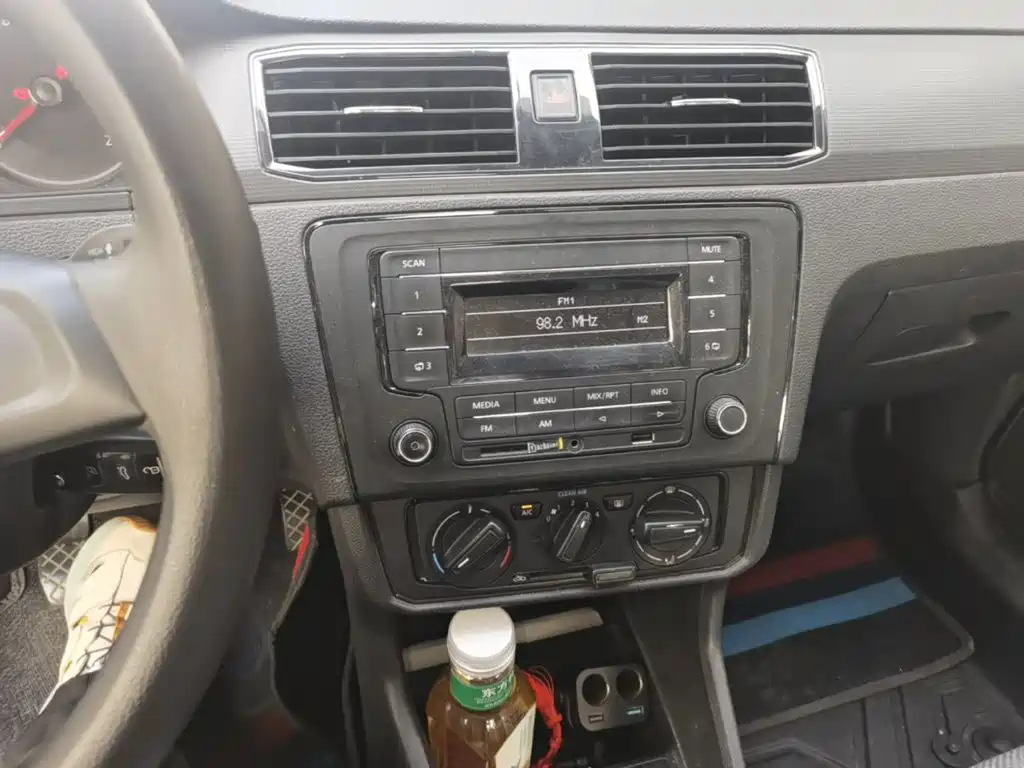 Volkswagen Santana — миниатюра 13