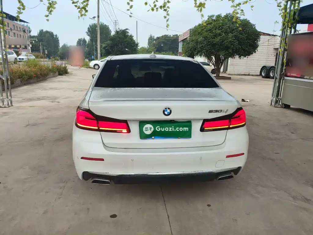 BMW 5 Series — миниатюра 6