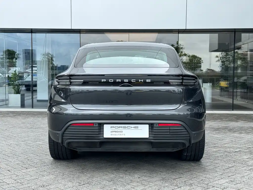 Porsche Macan EV — миниатюра 7