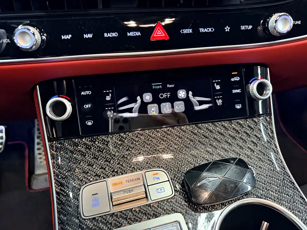 Genesis GV70 — миниатюра 13