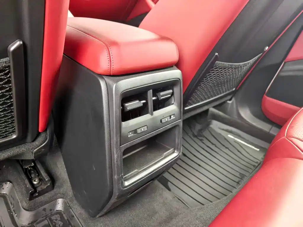 Porsche Macan EV — миниатюра 15