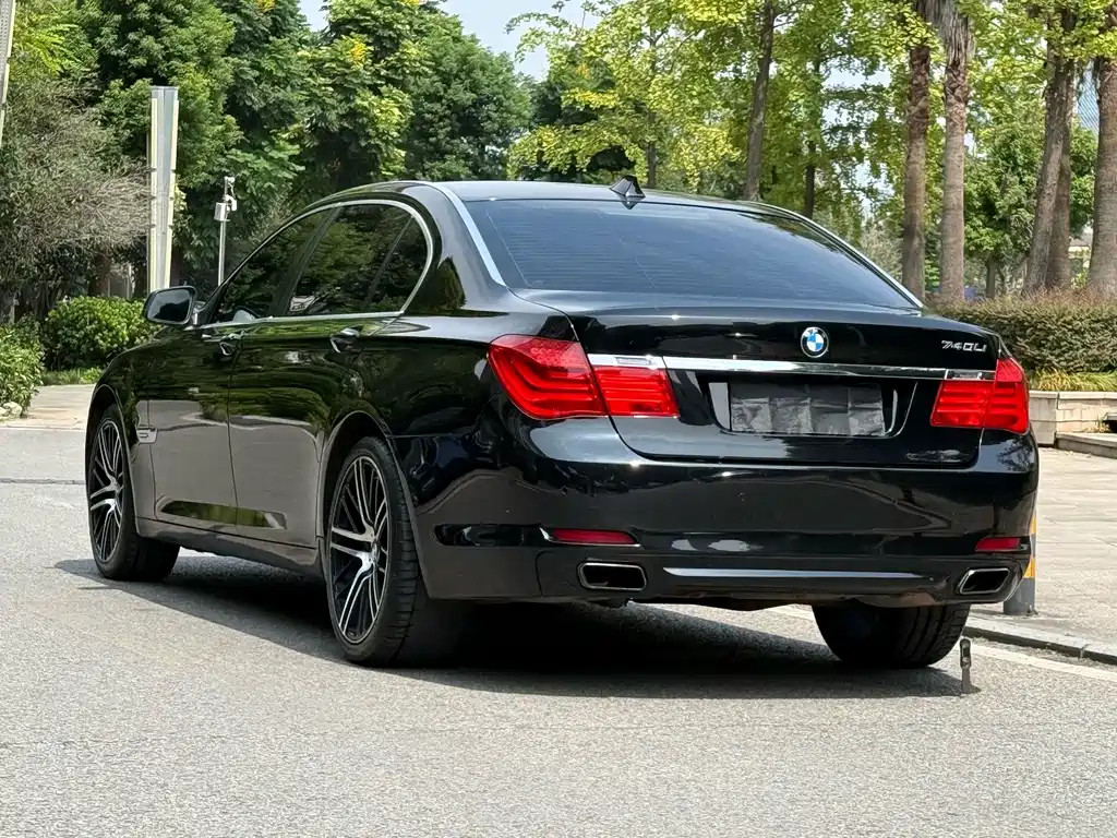 BMW 7 Series — миниатюра 4