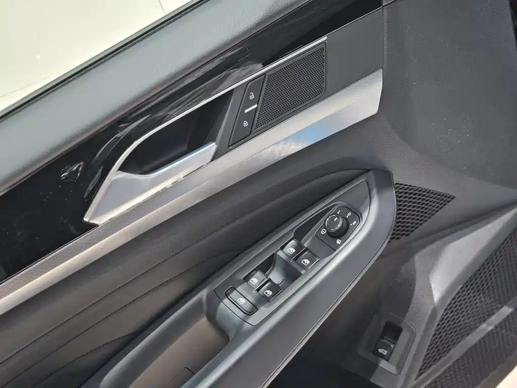 Volkswagen Passat 2025 330TSI Elite