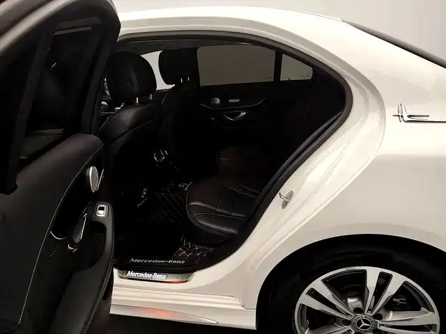 Mercedes-Benz C-Class — миниатюра 13