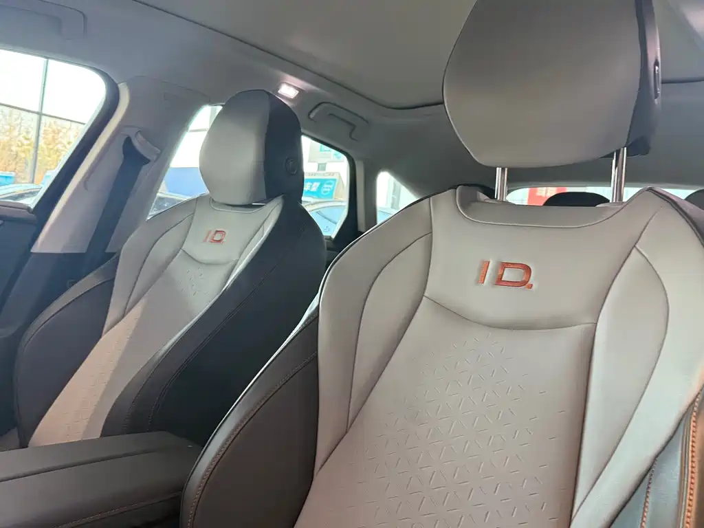 VOLKSWAGEN ID.7 VIZZION