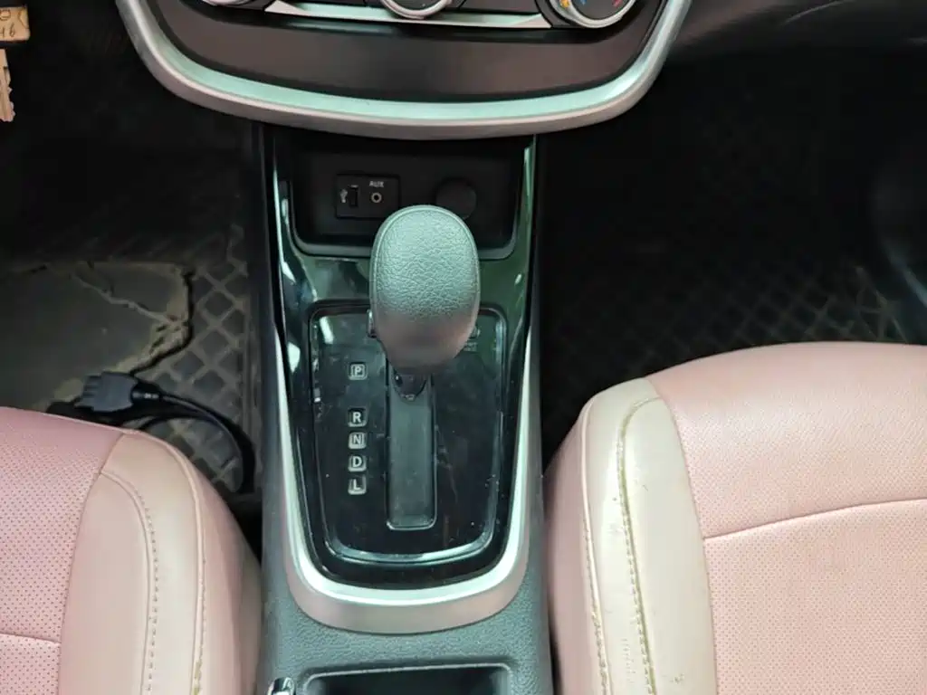Nissan Tiida — миниатюра 14