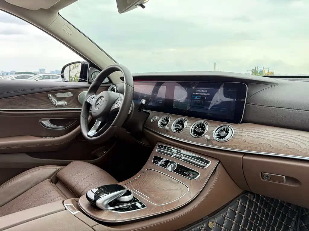 Mercedes-Benz E-Class — миниатюра 13