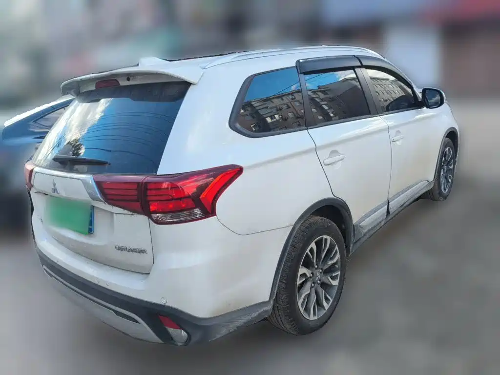 Mitsubishi Outlander — миниатюра 6
