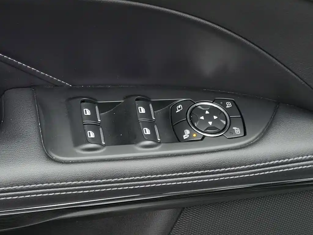 Ford Taurus — миниатюра 9