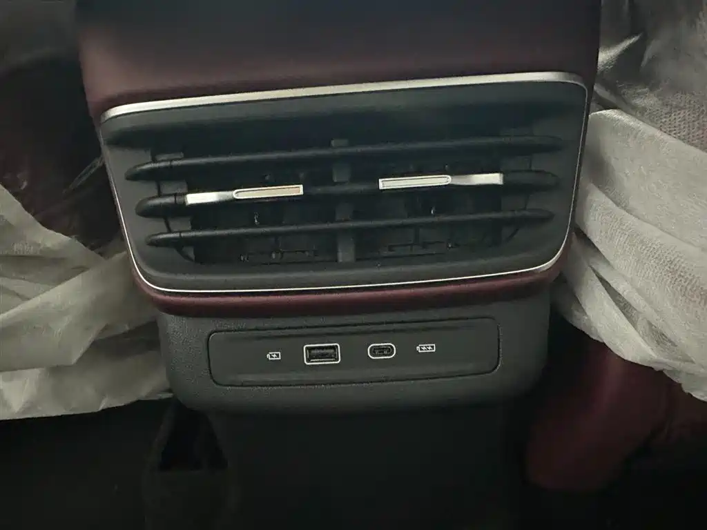 Hongqi Hongqi HS3 PHEV — миниатюра 14