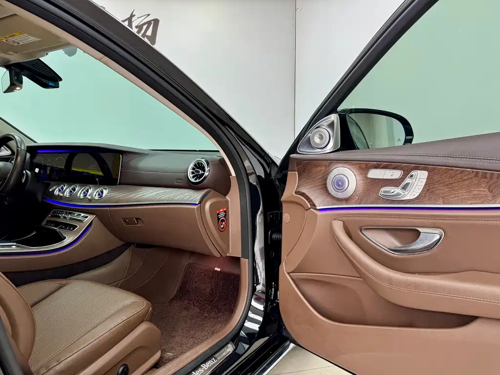 Mercedes-Benz E-Class — миниатюра 14