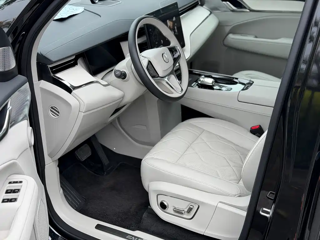 Volvo EM90 — миниатюра 16