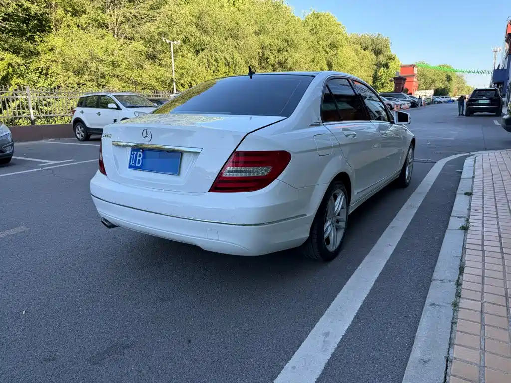 Mercedes-Benz C-Class — миниатюра 12