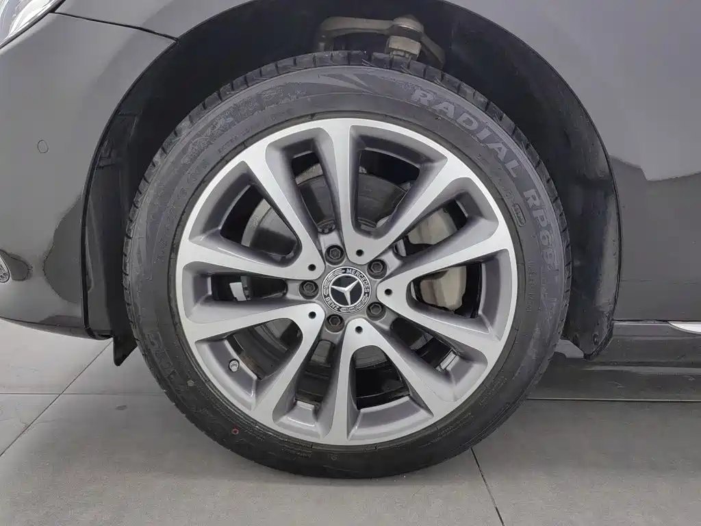 Mercedes-Benz E-Class — миниатюра 17