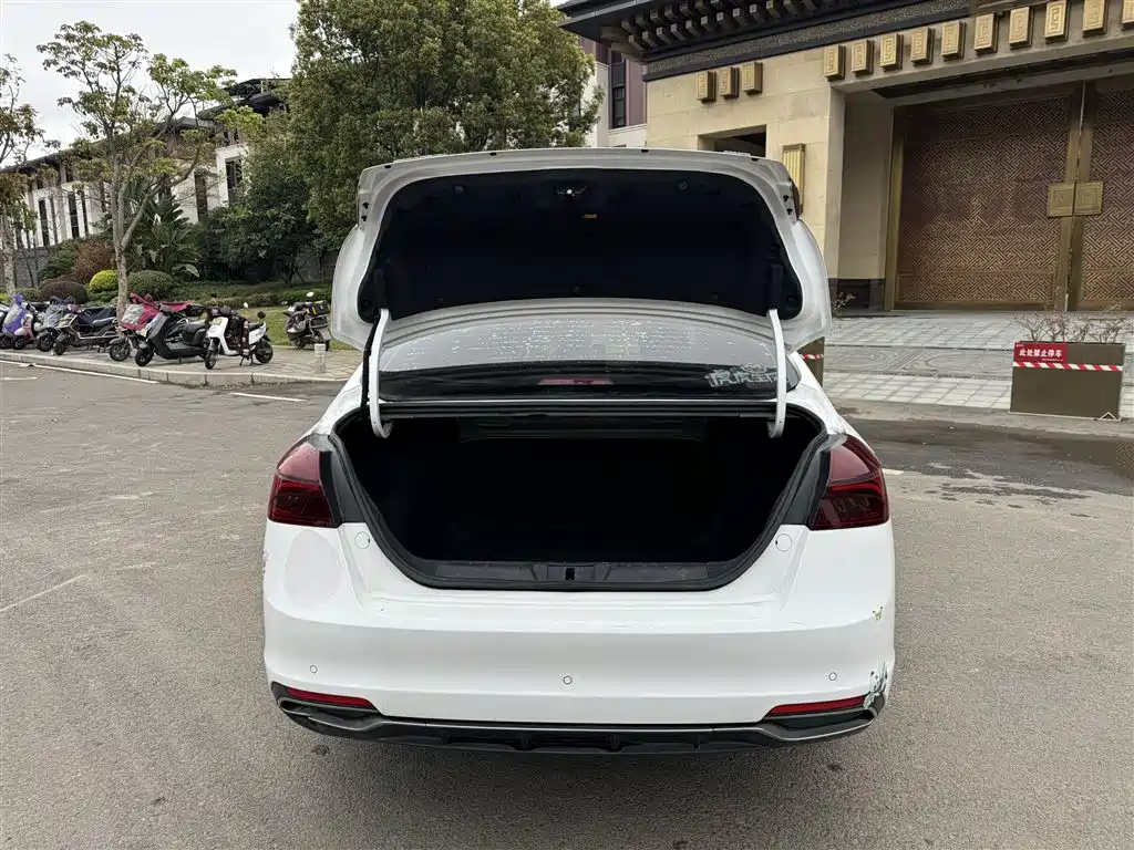 Geely Emgrand — миниатюра 20