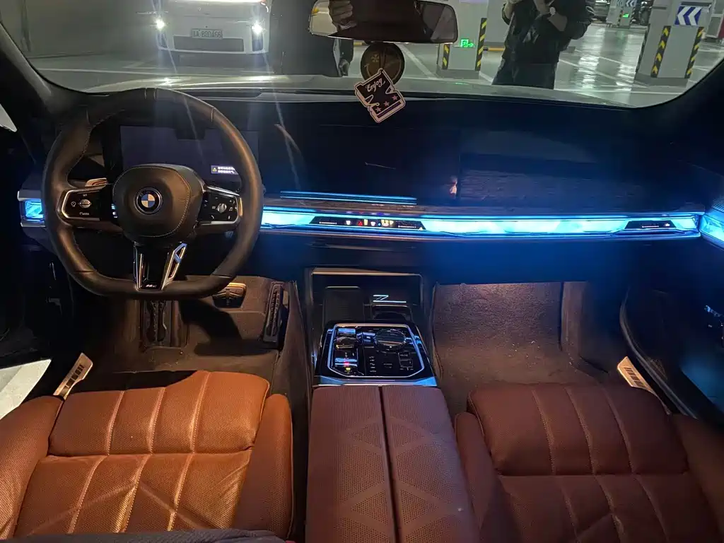 BMW i7 — миниатюра 9