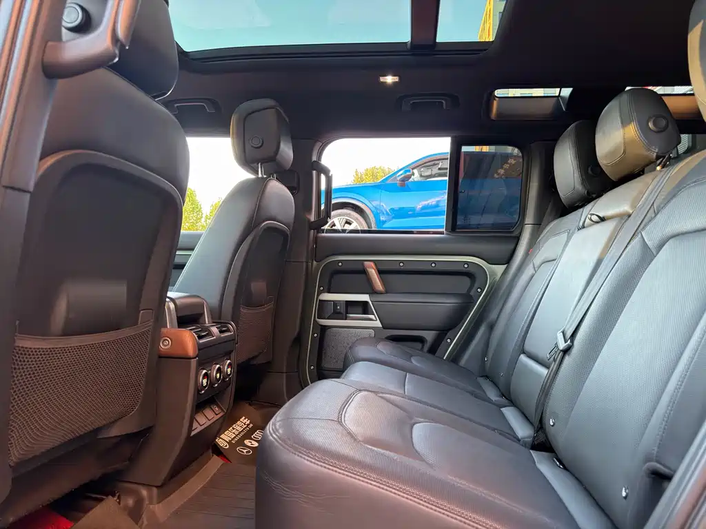 Land Rover Defender — миниатюра 8