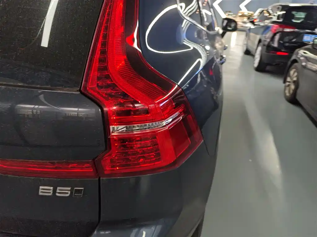 Volvo XC60 2023 B5 Luxury