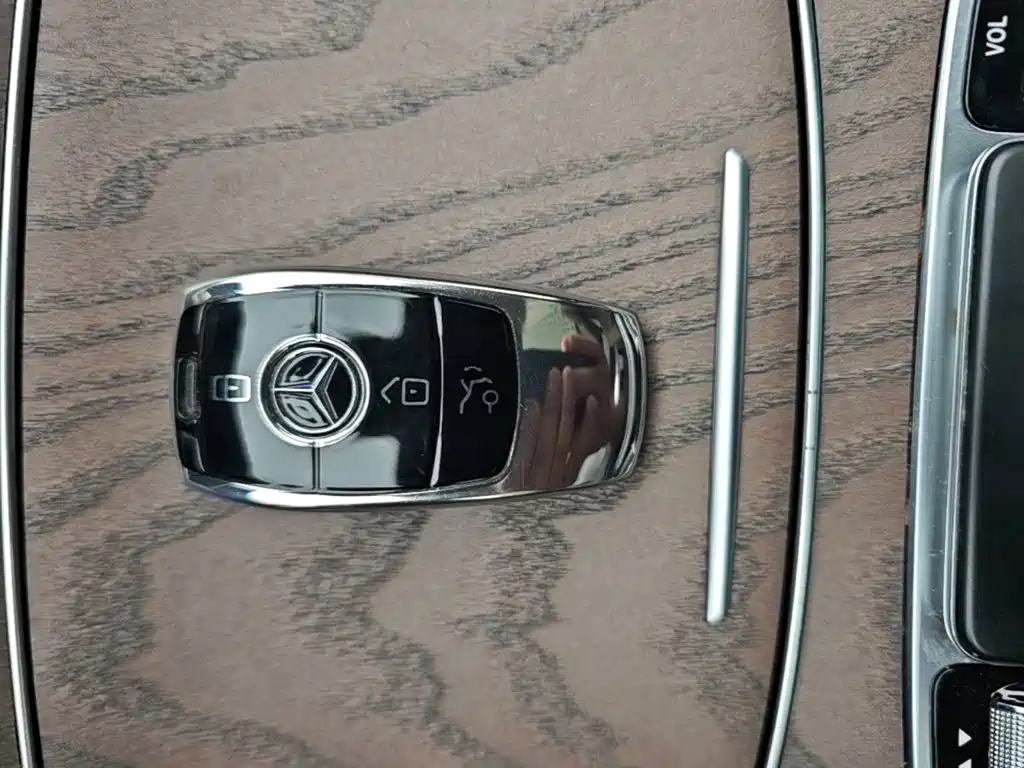Mercedes-Benz E-Class — миниатюра 9