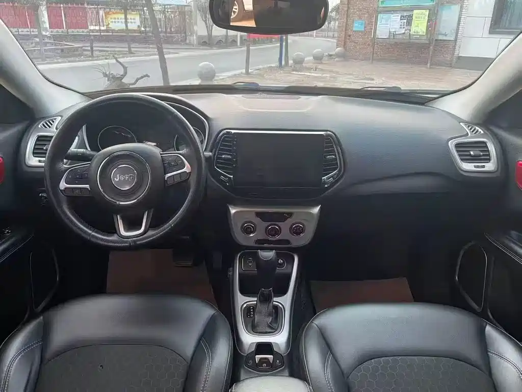 Jeep Compass — миниатюра 8