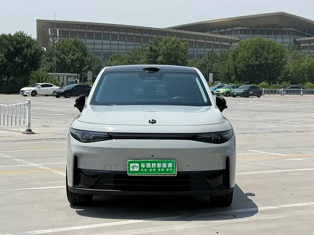 Leapmotor Leapmotor C10 — миниатюра 2