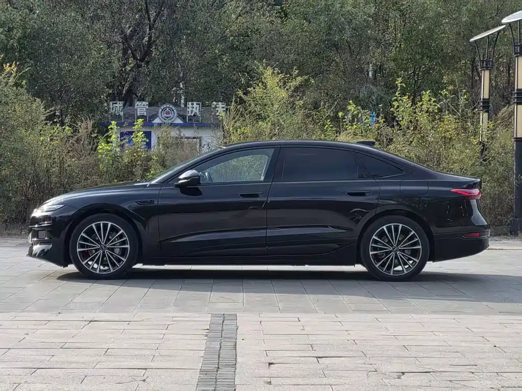 Audi A6L e-tron — миниатюра 3