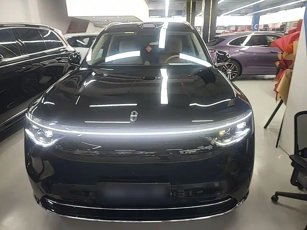 Aito M8 2025 Ultra 53.4kWh 6 мест (192 ）