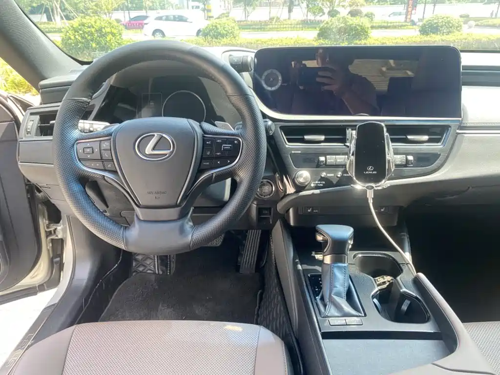 Lexus ES — миниатюра 16