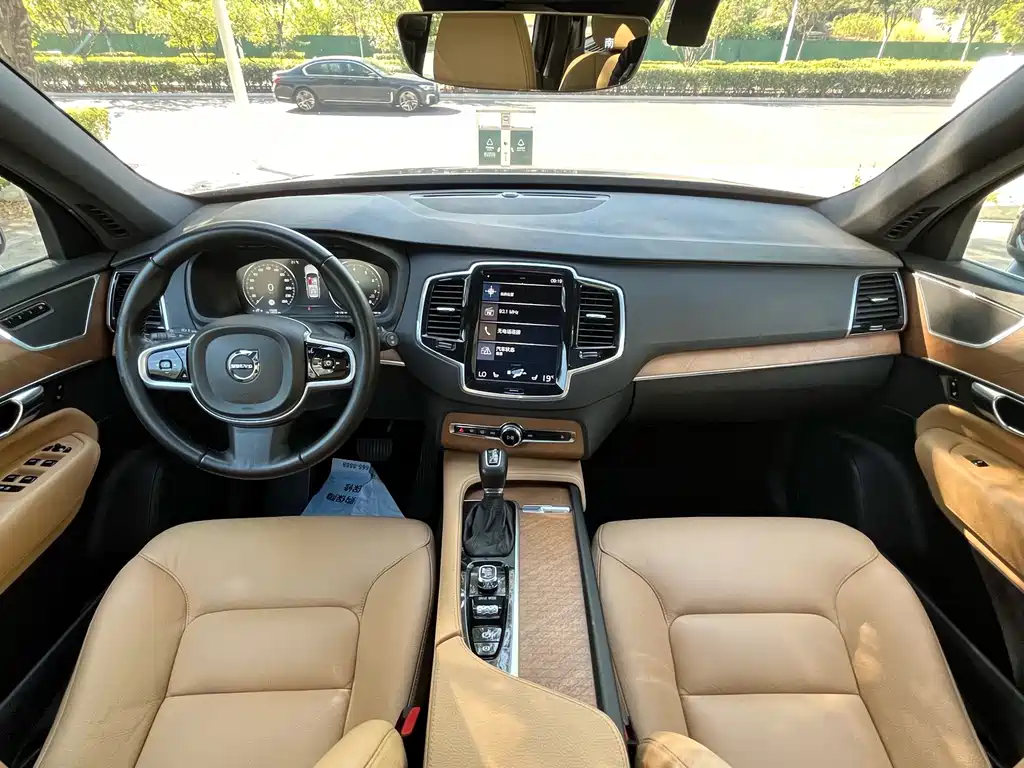 Volvo XC90 — миниатюра 9