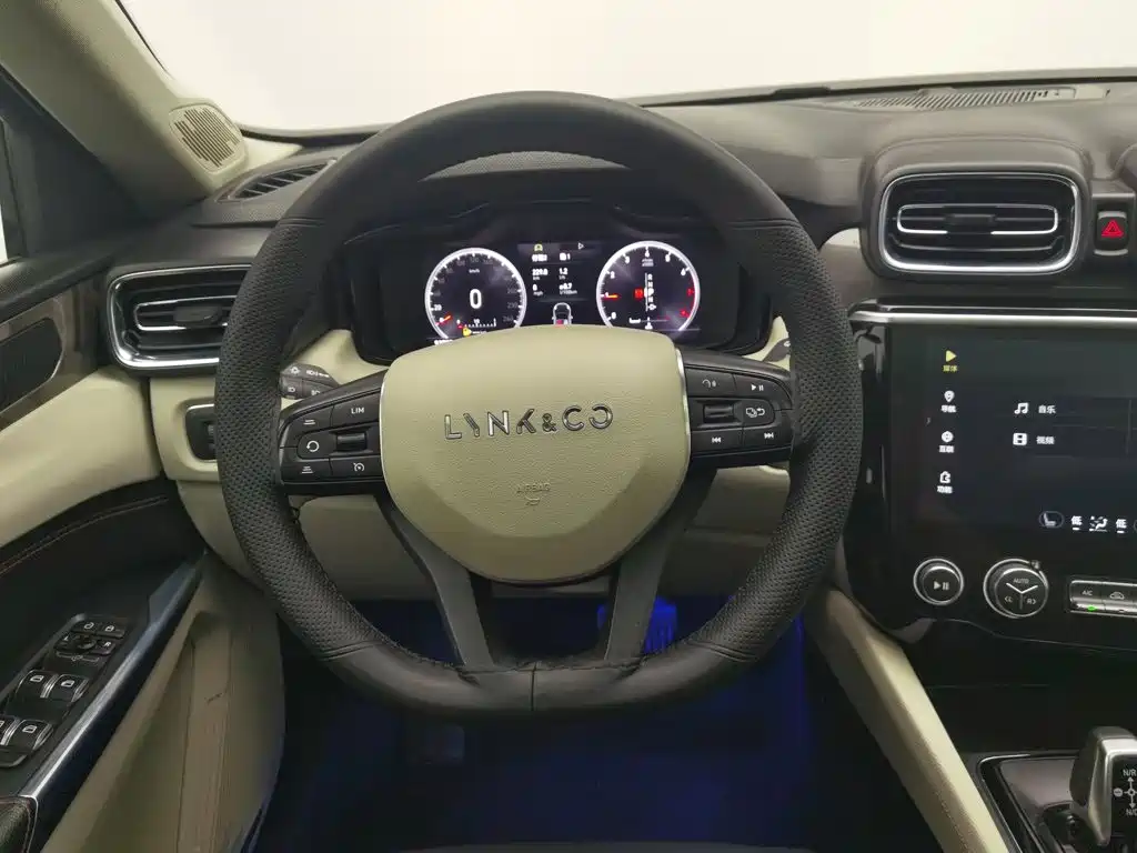 Lynk & Co 02 — миниатюра 11