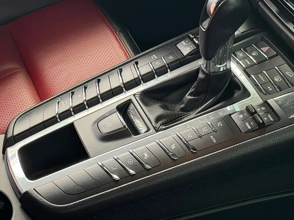 Porsche Macan — миниатюра 8