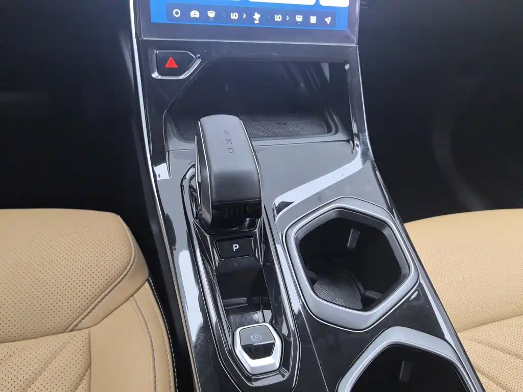 Geely Boyue L — миниатюра 13