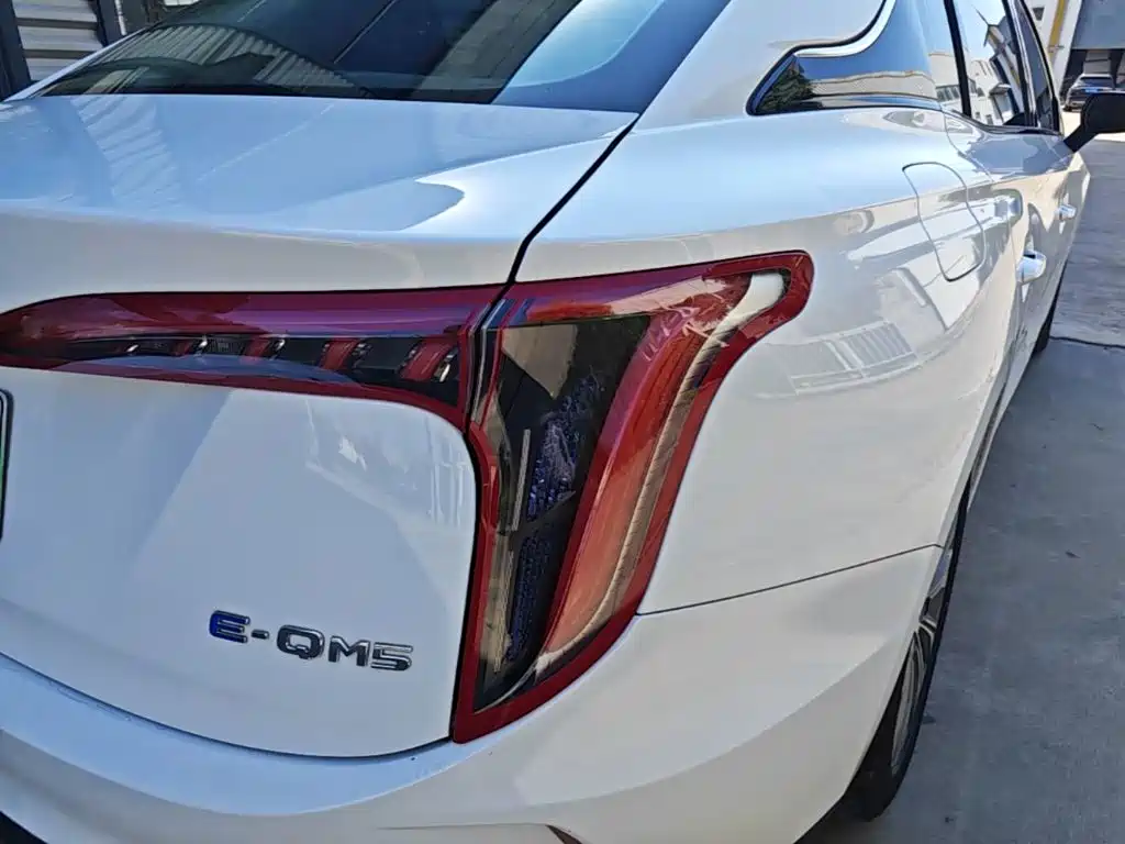 Hongqi Hongqi E-QM5 — миниатюра 8