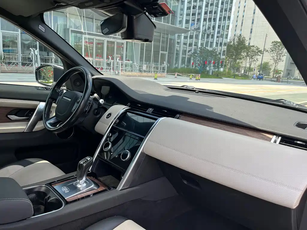 Land Rover Discovery Sport — миниатюра 18