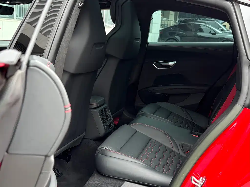 Audi RS e-tron GT — миниатюра 12