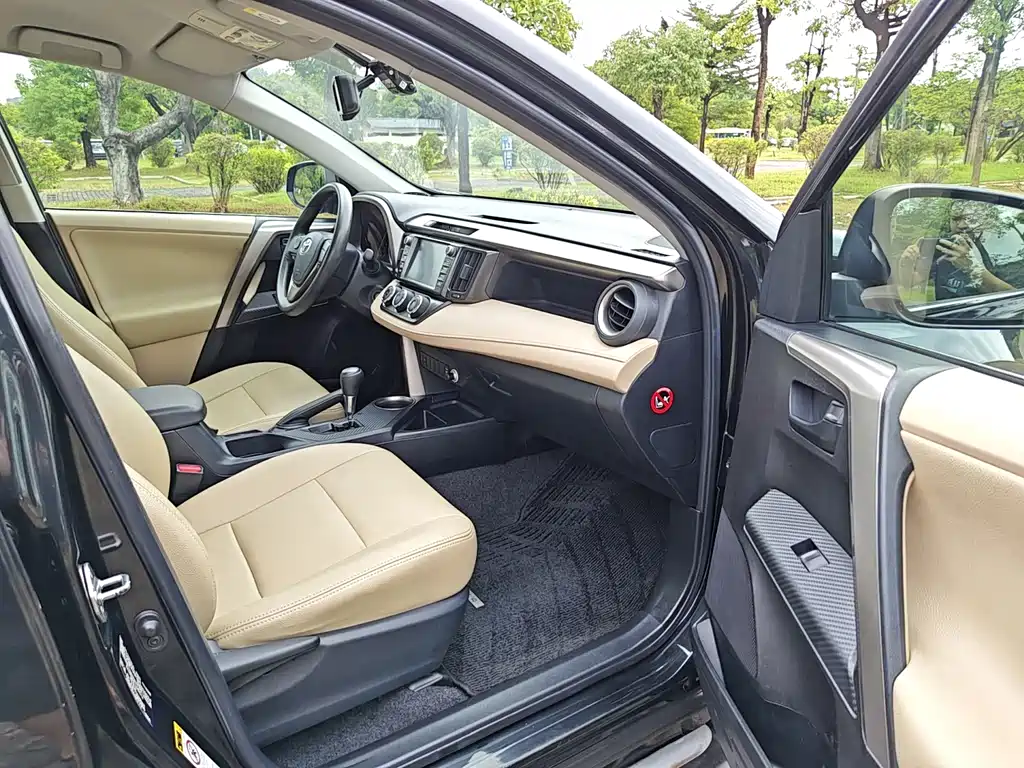 Toyota RAV4 — миниатюра 10